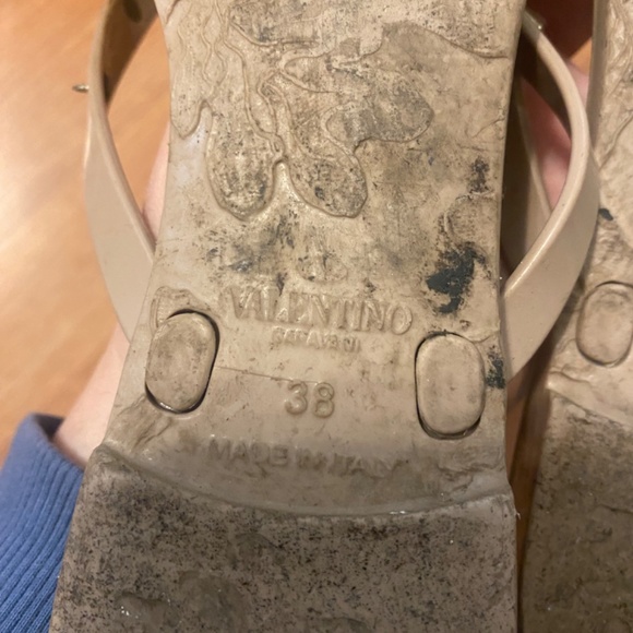 Valentino classic sandals in beige - Picture 5 of 5